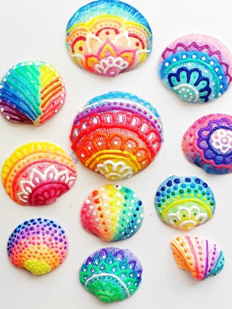 Painted Sea Shells Using Puffy Paint