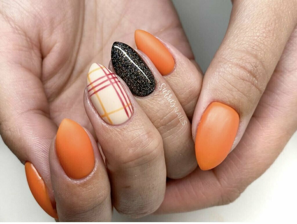 Plaid Accent Nail