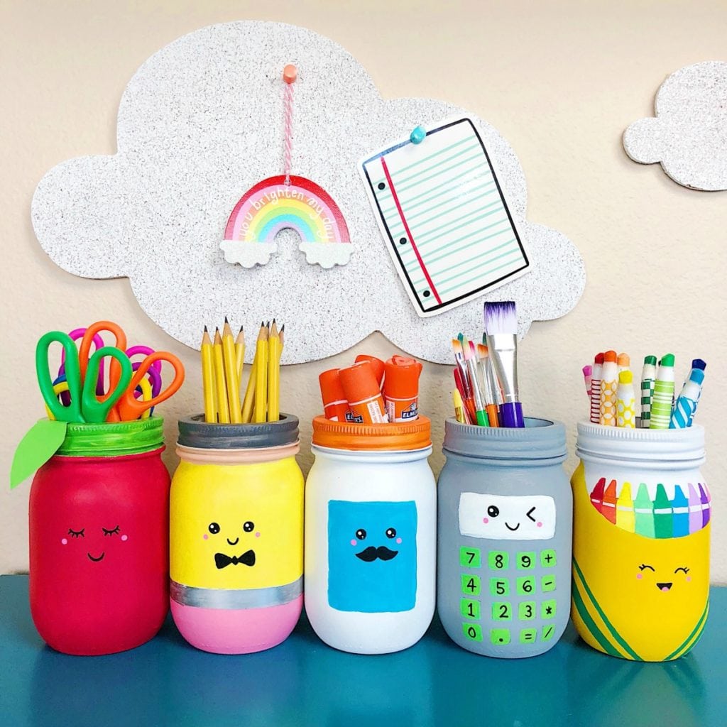 School Mason Jars Craft for back-to-school, teacher appreciation, teachers gifts and classroom decor.