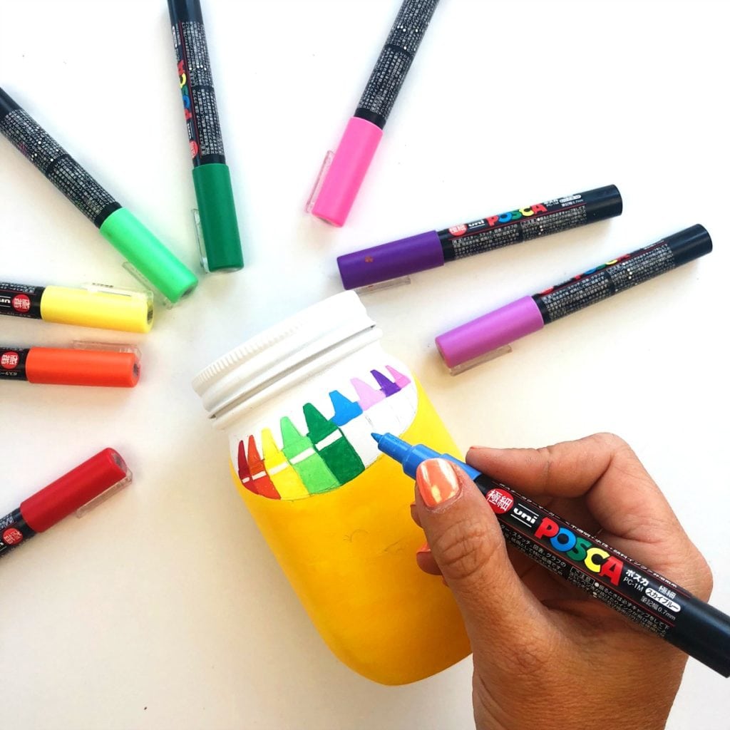 Drawing the crayon pattern with paint markers